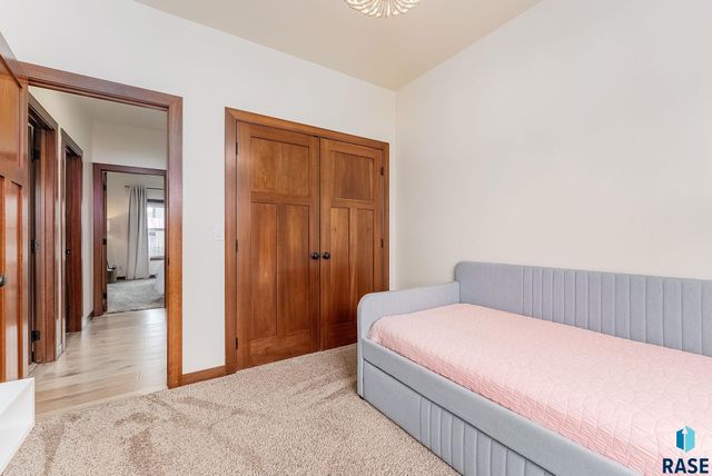 108 S Red Willow Ave, Sioux Falls, SD 57110