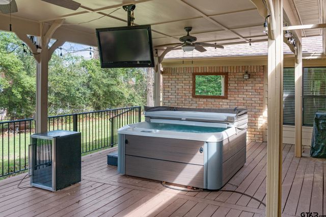 109 Old Barn Circle, Holly Lake Ranch, TX 75765