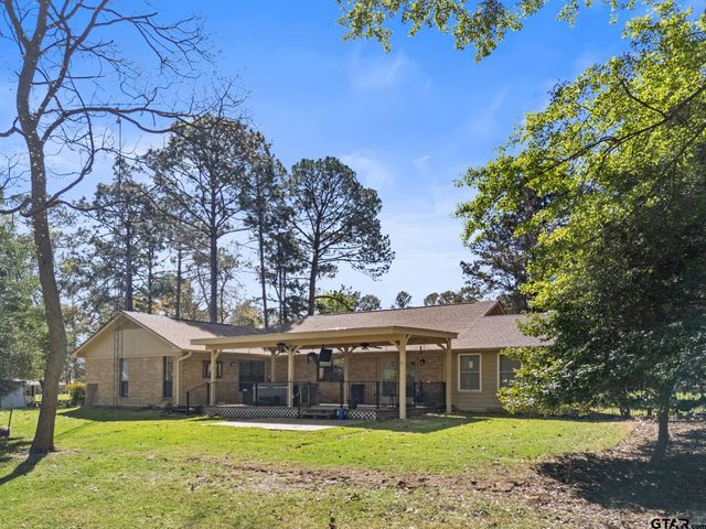 109 Old Barn Circle, Holly Lake Ranch, TX 75765