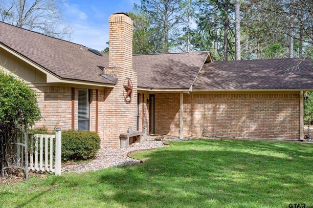 109 Old Barn Circle, Holly Lake Ranch, TX 75765