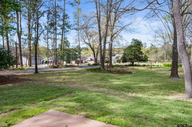 109 Old Barn Circle, Holly Lake Ranch, TX 75765