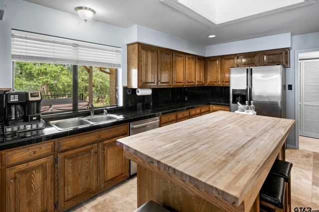 109 Old Barn Circle, Holly Lake Ranch, TX 75765