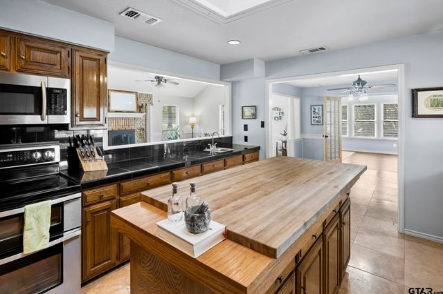 109 Old Barn Circle, Holly Lake Ranch, TX 75765