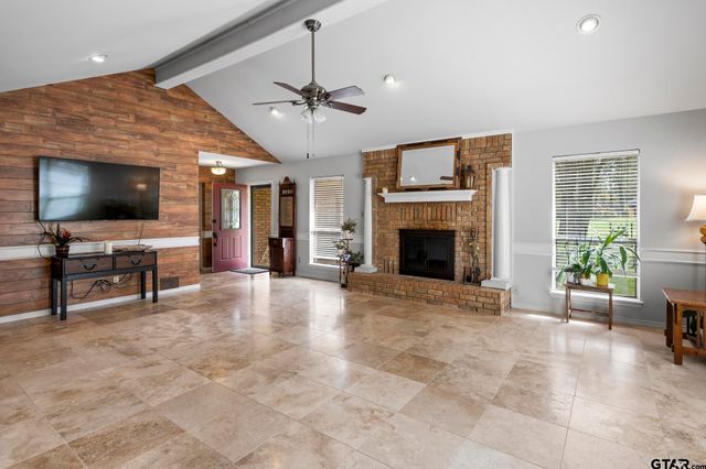 109 Old Barn Circle, Holly Lake Ranch, TX 75765