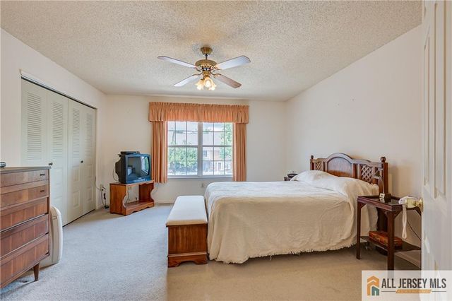 33 Keith Court, South Brunswick, NJ 08824