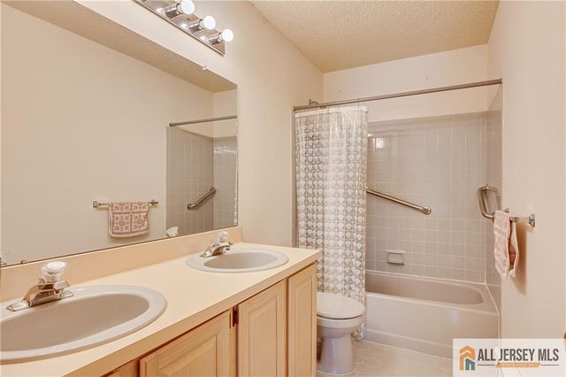 33 Keith Court, South Brunswick, NJ 08824
