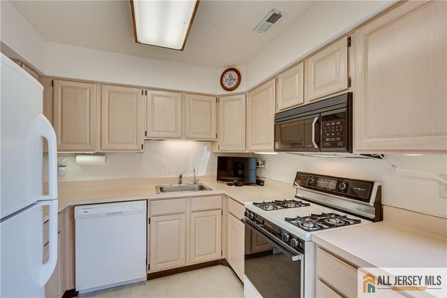 33 Keith Court, South Brunswick, NJ 08824