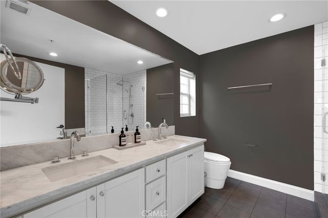 10639 Woodbridge Street 206, Toluca Lake, CA 91602