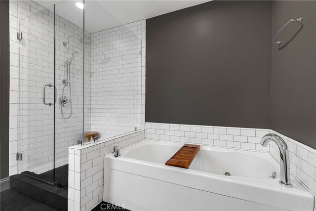10639 Woodbridge Street 206, Toluca Lake, CA 91602