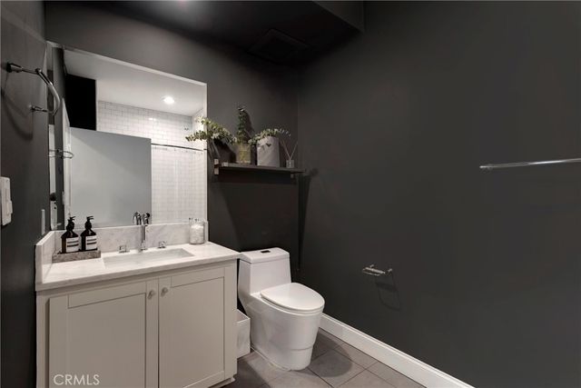 10639 Woodbridge Street 206, Toluca Lake, CA 91602