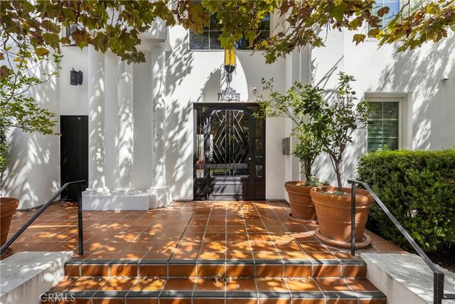 10639 Woodbridge Street 206, Toluca Lake, CA 91602