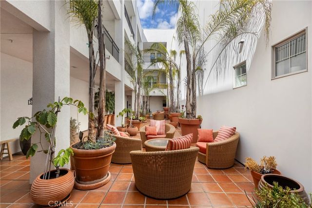 10639 Woodbridge Street 206, Toluca Lake, CA 91602