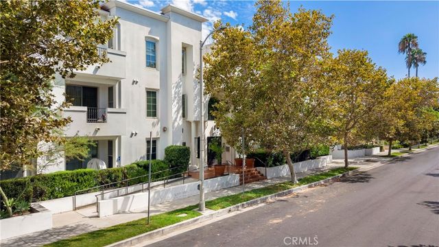 10639 Woodbridge Street 206, Toluca Lake, CA 91602