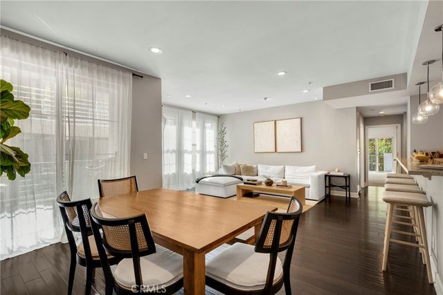 10639 Woodbridge Street 206, Toluca Lake, CA 91602