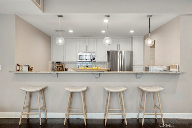 10639 Woodbridge Street 206, Toluca Lake, CA 91602