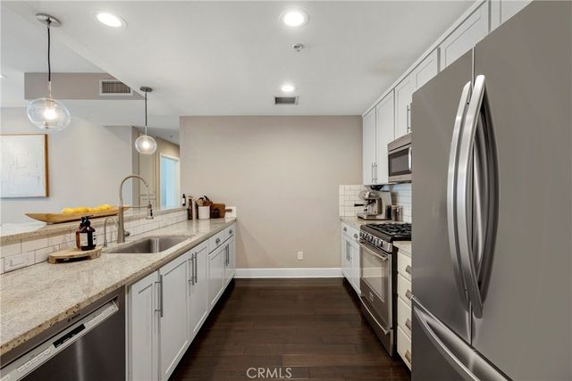 10639 Woodbridge Street 206, Toluca Lake, CA 91602