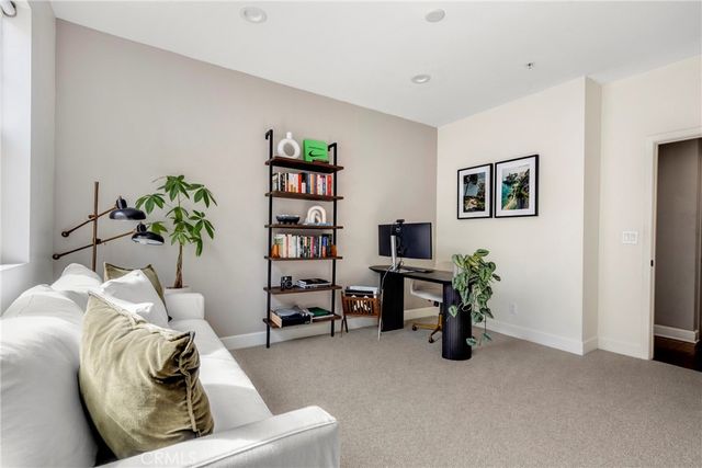 10639 Woodbridge Street 206, Toluca Lake, CA 91602