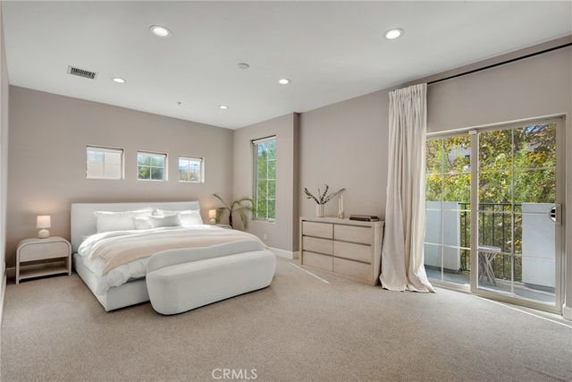 10639 Woodbridge Street 206, Toluca Lake, CA 91602
