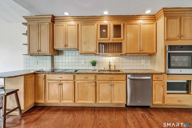 15 Rivergate Woods, Wilton, CT 06897