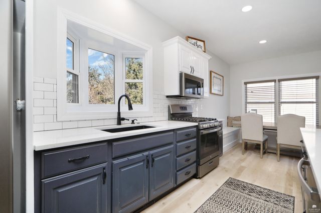 1672 Kingwood, Manhattan, KS 66502