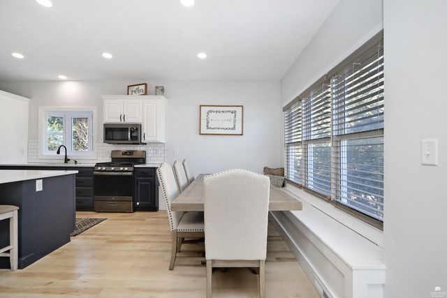 1672 Kingwood, Manhattan, KS 66502