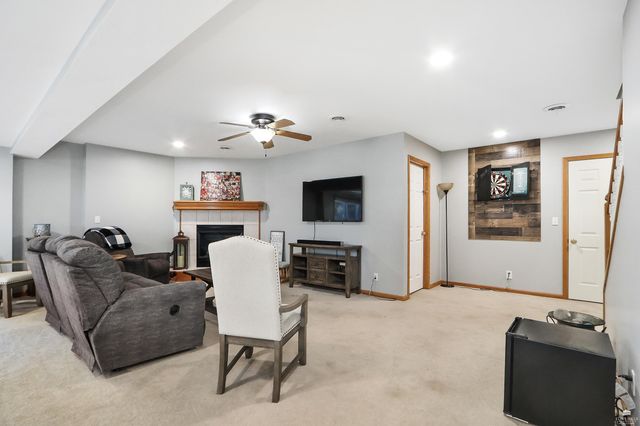 1672 Kingwood, Manhattan, KS 66502