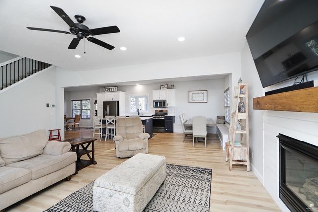 1672 Kingwood, Manhattan, KS 66502