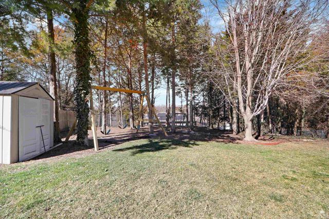 1672 Kingwood, Manhattan, KS 66502