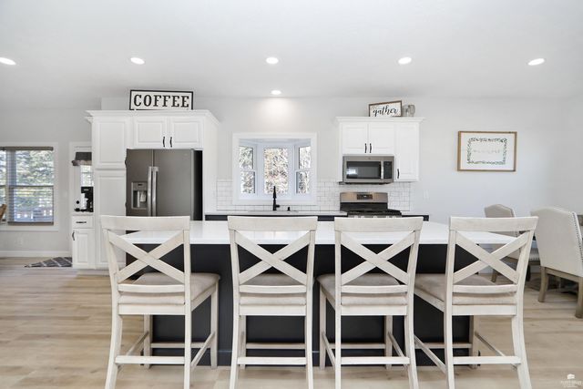 1672 Kingwood, Manhattan, KS 66502