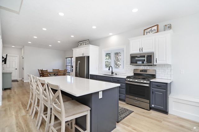 1672 Kingwood, Manhattan, KS 66502