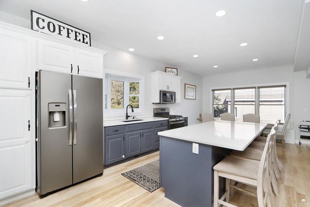 1672 Kingwood, Manhattan, KS 66502