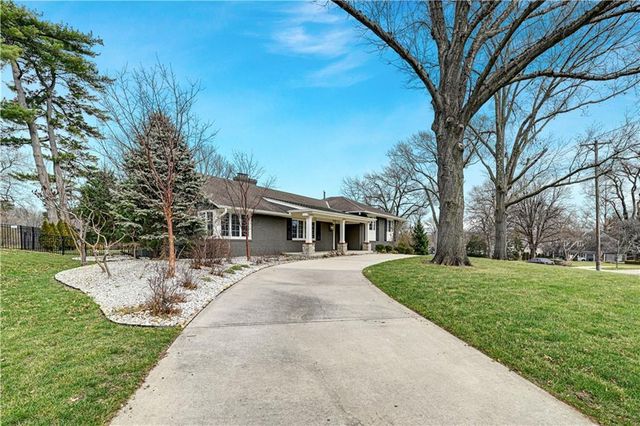 6241 Howe Drive, Fairway, KS 66205