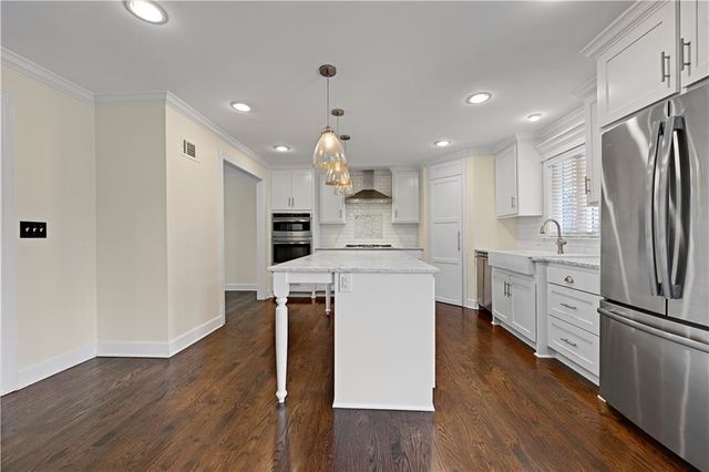 6241 Howe Drive, Fairway, KS 66205