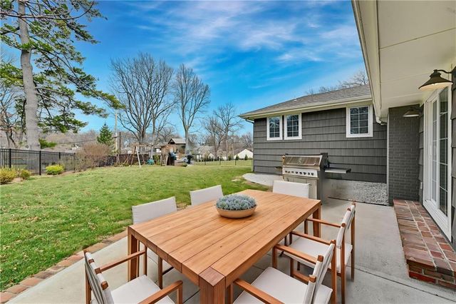 6241 Howe Drive, Fairway, KS 66205