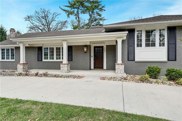 6241 Howe Drive, Fairway, KS 66205