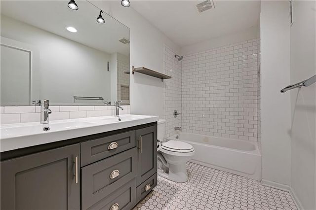 6241 Howe Drive, Fairway, KS 66205