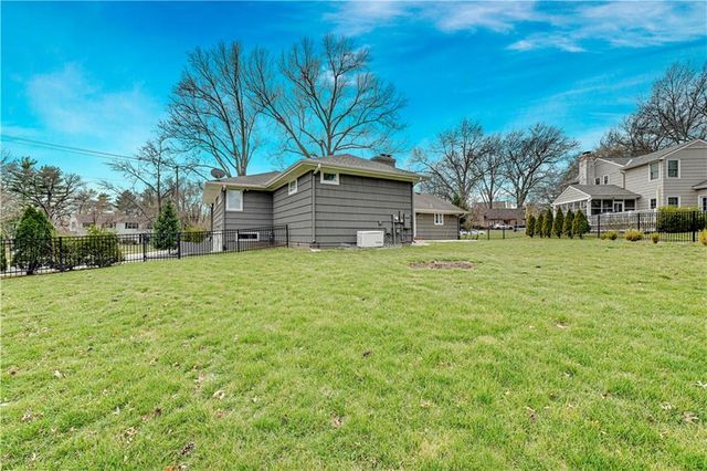6241 Howe Drive, Fairway, KS 66205