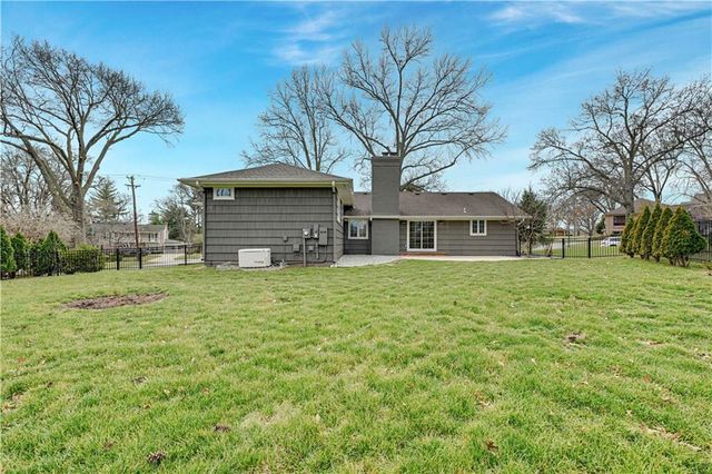 6241 Howe Drive, Fairway, KS 66205