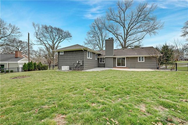 6241 Howe Drive, Fairway, KS 66205