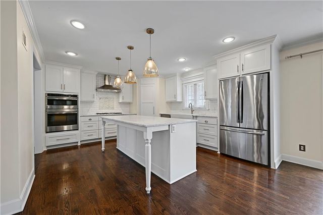 6241 Howe Drive, Fairway, KS 66205