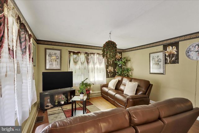 439 S 8TH ST, Chambersburg, PA 17201