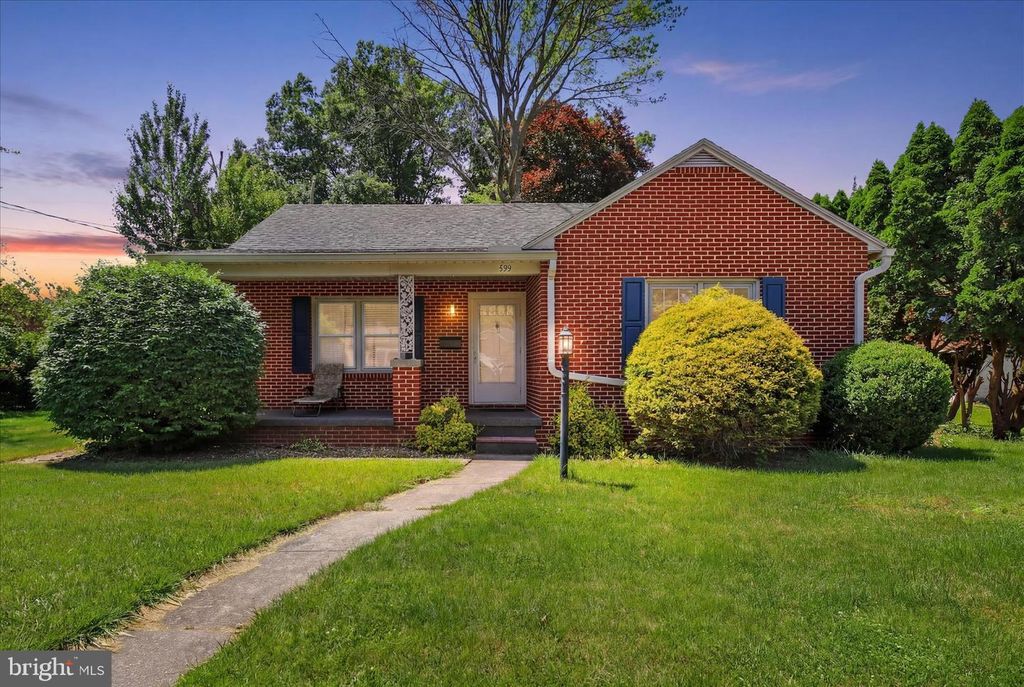 439 S 8TH ST, Chambersburg, PA 17201