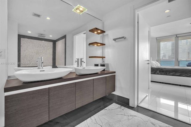 200 Biscayne Boulevard Way 4012, Miami, FL 33131