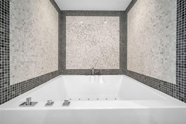 200 Biscayne Boulevard Way 4012, Miami, FL 33131