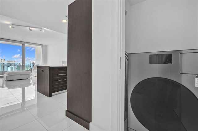 200 Biscayne Boulevard Way 4012, Miami, FL 33131