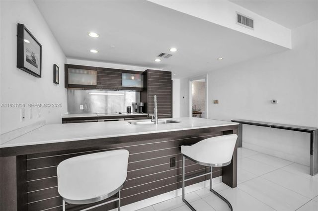 200 Biscayne Boulevard Way 4012, Miami, FL 33131