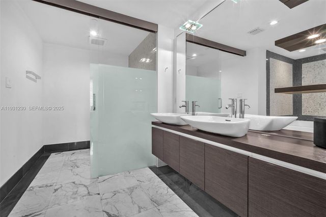 200 Biscayne Boulevard Way 4012, Miami, FL 33131