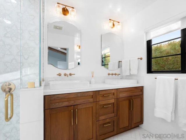 8804 Robinhood Lane, La Jolla, CA 92037