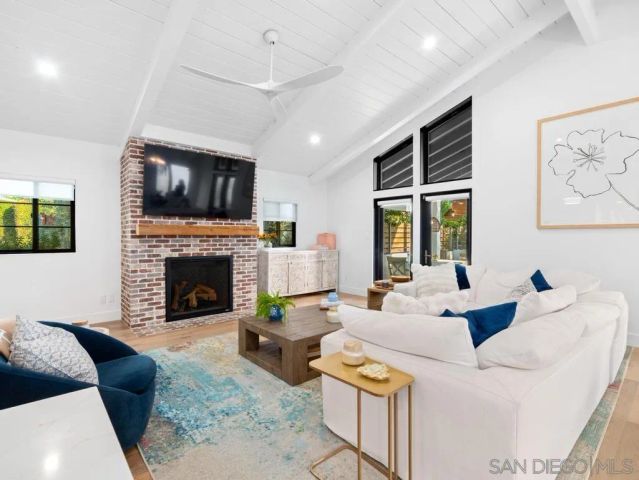 8804 Robinhood Lane, La Jolla, CA 92037