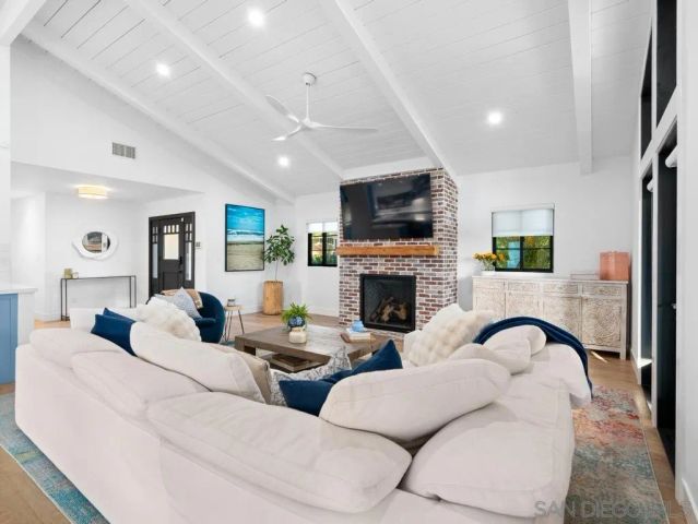 8804 Robinhood Lane, La Jolla, CA 92037